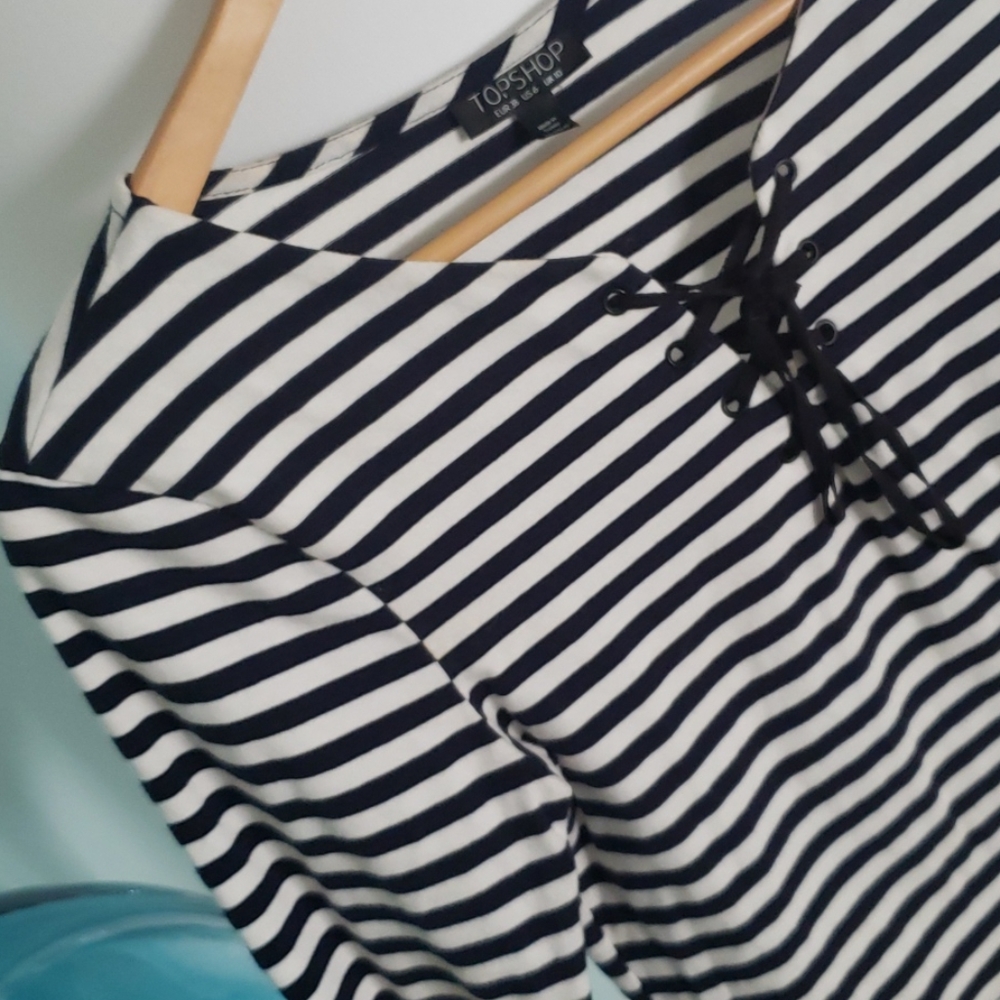 Topshop "Lucy"striped crop shirt w tie front - Picture 3 of 12